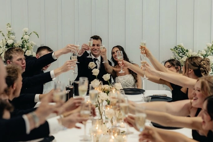 modern barn wedding decor ideas